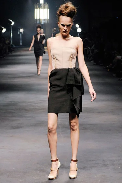 Look 11